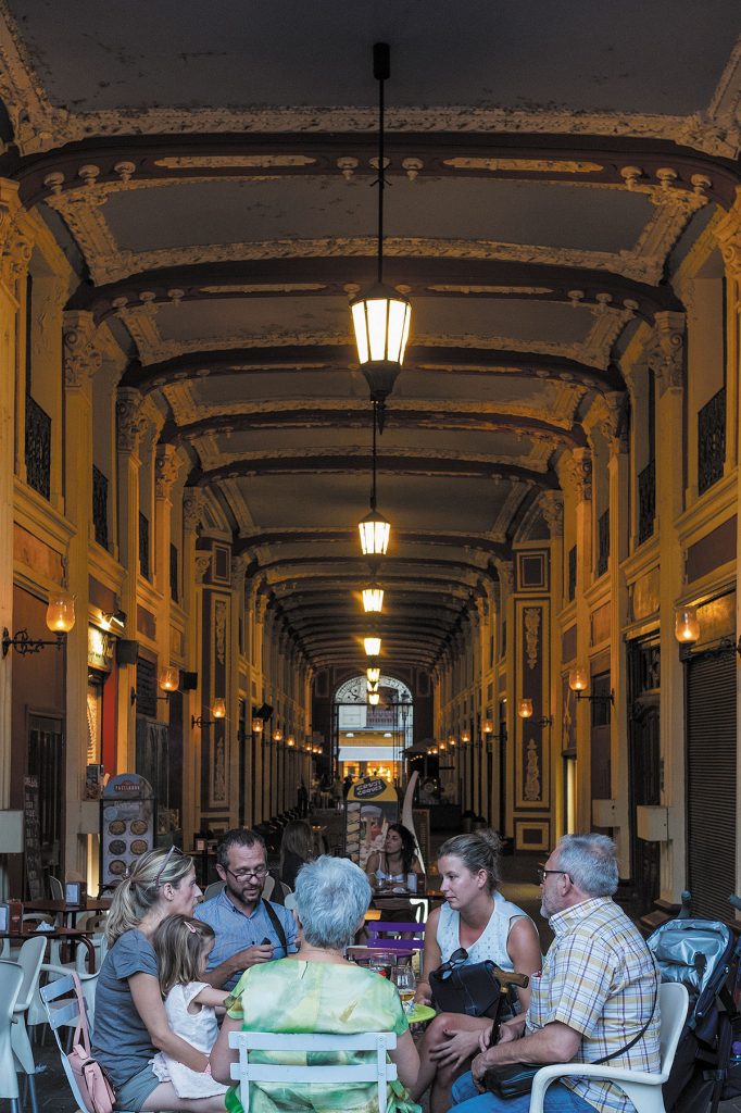 zaragoza-turismo_calle-alfonso_pasaje-ciclón